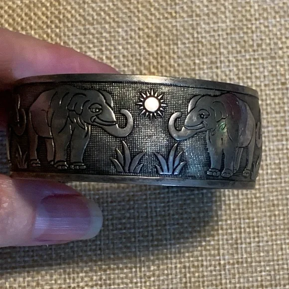 Silver plated elephant cuff bracelet, vintage. - Picture 2 of 11